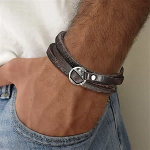 Dark string - læderarmbånd.