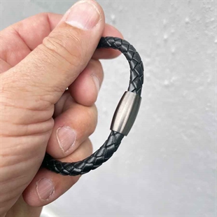 Læderbolo armbånd med magnetlås