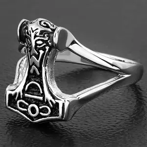 Herrering i Thors Hammer design.