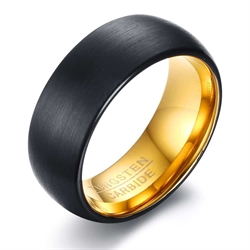 Sort tungstenring med guld